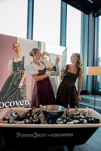 Constanze Schnitzler, Veronika Stork-Jacklbauer (li.),  / ©Foto: Maximilian Ostermeier | Rocka Studio | www.rocka.studio | max@rocka.studio    